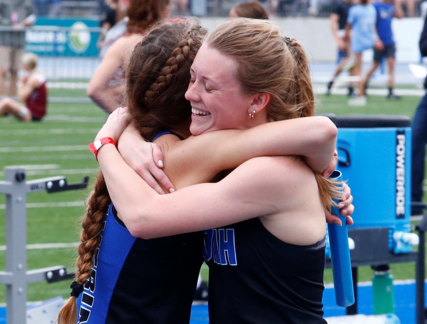 Dike-New Hartford 4x200 championship